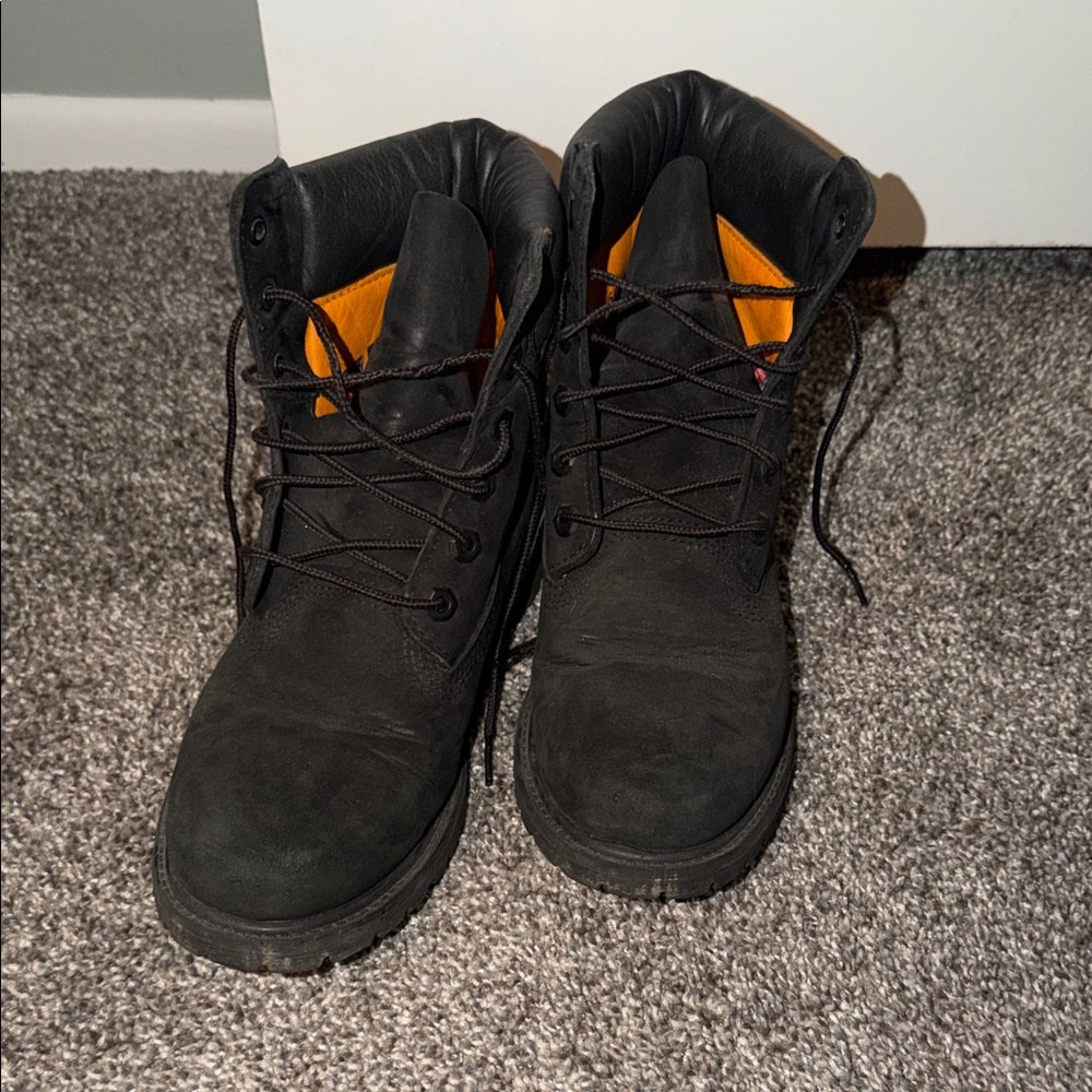 Women Black Timberland Boots - Picture 5 of 6
